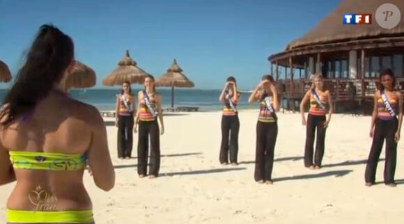 Les Miss apprennent la zumba au Mexique en novembre 2011