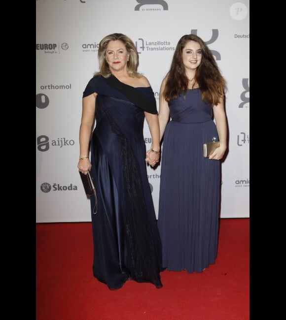 Kathleen Turner et sa fille Rachel au gala de charité organisé par l'Unesco, à Duesseldorf, Allemagne, le 19 novembre 2011.