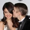 Justin Bieber et sa compagne Selena Gomez le 20 novembre 2011 à Los Angeles pour les American Music Awards