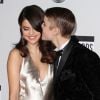 Justin Bieber et sa compagne Selena Gomez très complice le 20 novembre 2011 à Los Angeles pour les American Music Awards