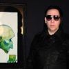 Marilyn Manson devant une de ses toiles qu'il présente à Mexico le 3 novembre 2011