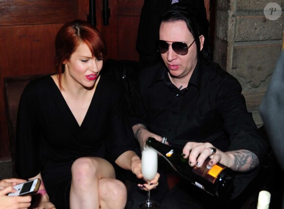 Marilyn Manson en compagnie de sa chérie à Mexico le 3 novembre 2011