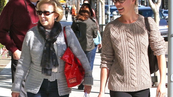 Katherine Heigl : Après un shopping en famille, elle est habillée pour l'hiver