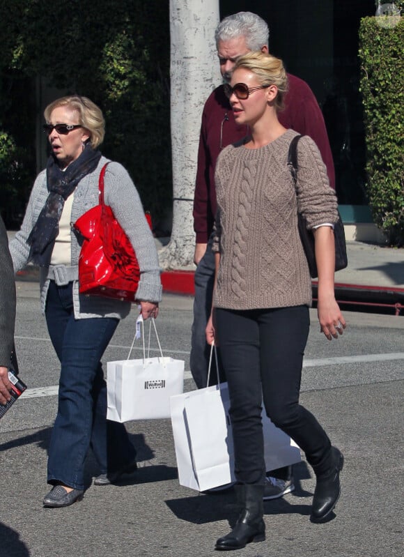 Katherine Heigl et ses parents font du shopping à Los Angeles, le 21 novembre 2011