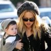Rachel Zoe et son fils de sept mois Skyler Morrison à Los Angeles, le 22 novembre 2011.