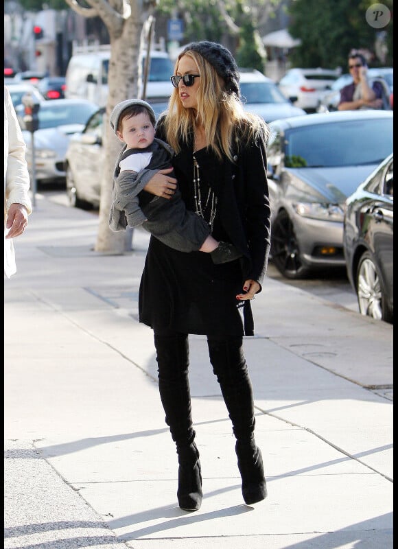 Rachel Zoe et son fils Skyler Morrison à Los Angeles, le 22 novembre 2011.