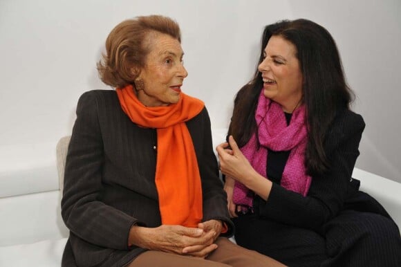 Liliane Bettencourt et sa fille Françoise Bettencourt-Meyers, à Paris, le 3 mars 2011. Elles pouvaient encore se parler