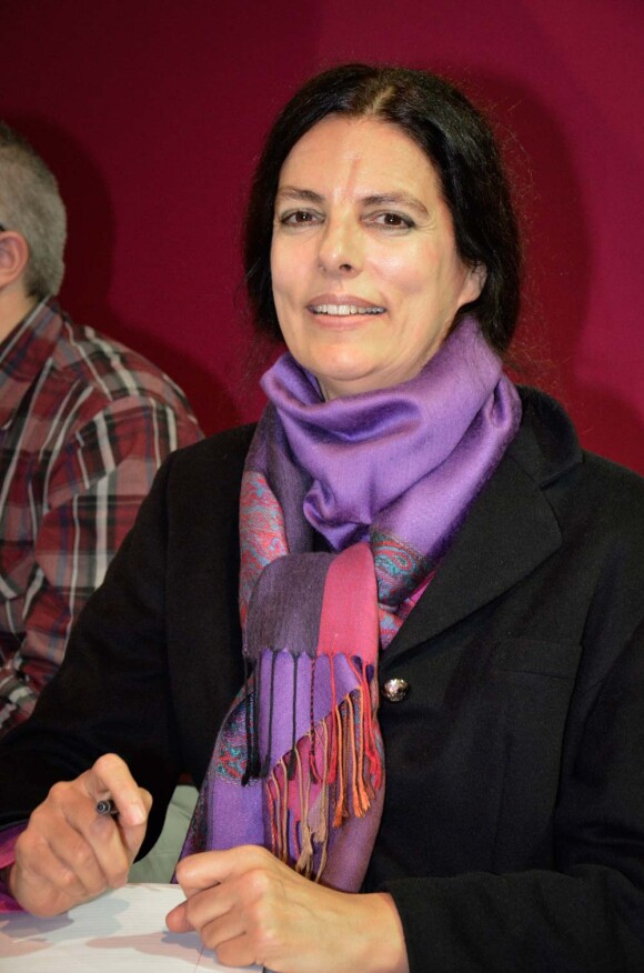 Françoise Bettencourt-Meyers au salon du livre de Toulon, le 19 novembre 2011. Elle dédicace son livre sur la surdité.