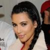 Kim Kardashian a participé à une belle initiative : offrir un repas de Thanksgiving aux sans-abris, à Los Angeles, le 23 novembre 2011