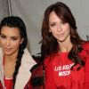 Jennifer Love Hewitt et Kim Kardashian ont participé à une belle initiative : offrir un  repas de Thanksgiving aux sans-abris, à Los Angeles, le 23 novembre 2011