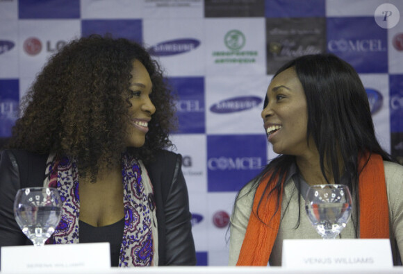 Venus Williams et sa soeur Serena le 22 novembre 2011 à Bogota en Colombie