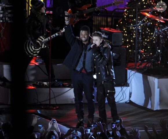 Justin Bieber et Usher durant l'enregistrement de l'émission spéciale Noël au Rockefeller Center, de NBC, le 23 novembre 2011 à New York.