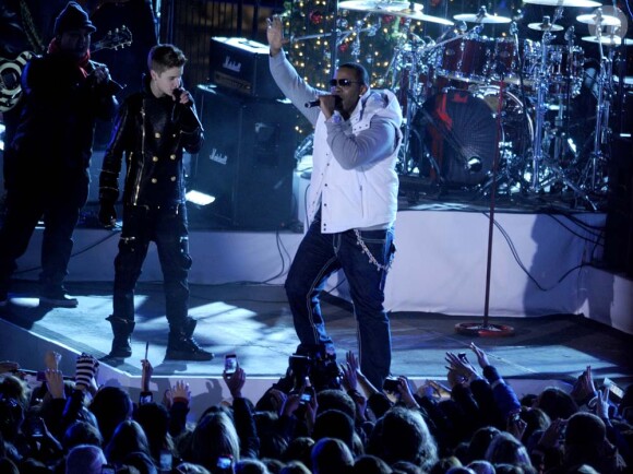 Justin Bieber et Busta Rhymes durant l'enregistrement de l'émission spéciale Noël au Rockefeller Center, de NBC, le 23 novembre 2011 à New York.