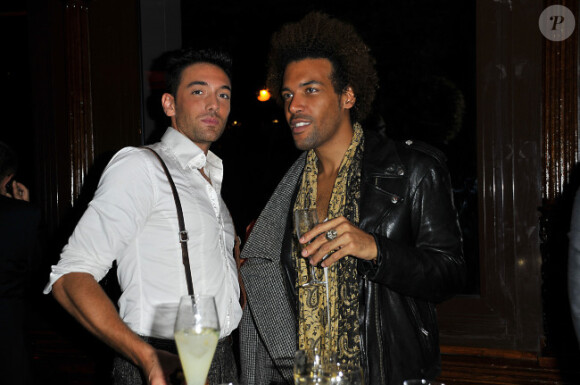 Ilan Evans et Maxime Dereymez lors du 20e anniversaire du Hard Rock Cafe à Paris le 24 novembre 2011