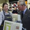 Le prince Charles visite le magasin Waitrose à Londres, le 25 novembre 2011.