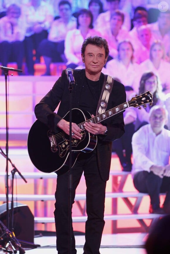 Johnny Hallyday à l'enregistrement de l'émission Les 500 choristes, sur TF1, le 20 novembre 2011.