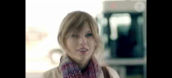 Taylor Swift retrouve le sourire en voyant réapparaître son amoureux dans le clip Ours.