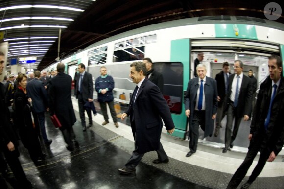 Nicolas Sarkozy dans le RER A le 5 décembre 2011