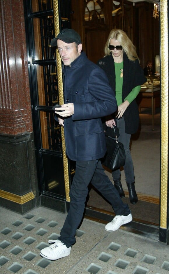 Matthew Vaughn et Claudia Schiffer s'offrent une petite virée shopping à Londres, le 6 décembre 2011.