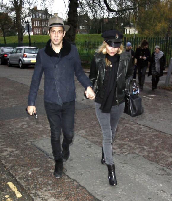 Kate Moss et Jamie Hince, un couple stylé qui règne sans partage sur le Londres de la mode.