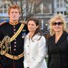 Les sosies du prince Harry et de Pippa Middleton lors d'une séance photo promotionnelle à Londres le 7 décembre 2011