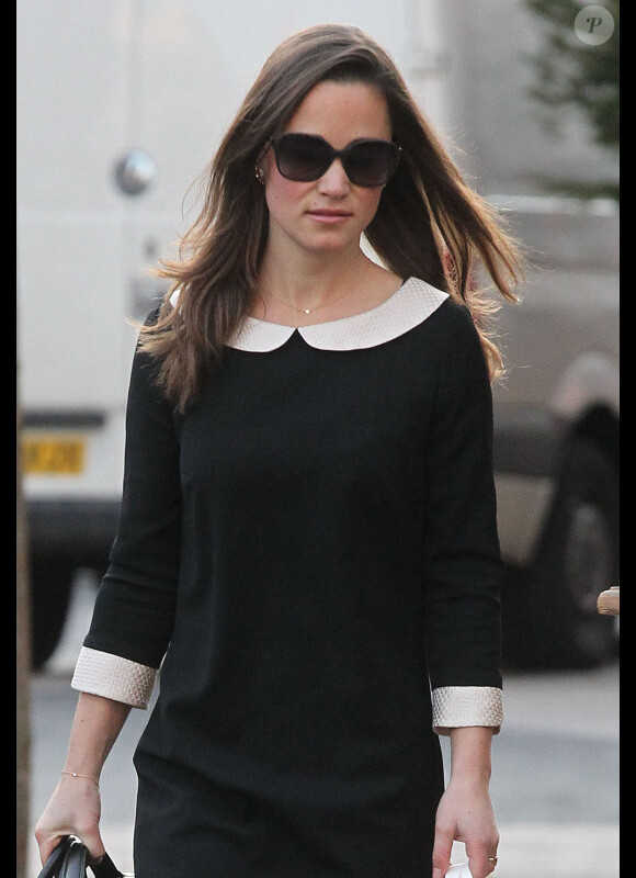 Pippa Middleton se rend à son bureau à Londres, le 12 décembre 2011.