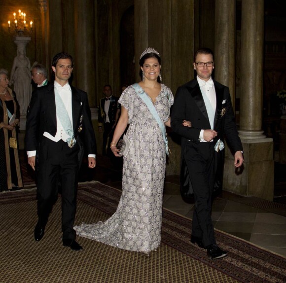 La princesse Victoria de Suède avec son frère le prince Carl Philip et son époux le prince Daniel au palais royal de Stockholm le 11 décembre 2011 pour un dîner en l'honneur des lauréats des prix Nobel.