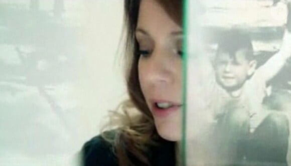 Image extraite du clip Fin octobre, début novembre extrait de l'album Les Grands espaces d'Isabelle Boulay, décembre 2011.