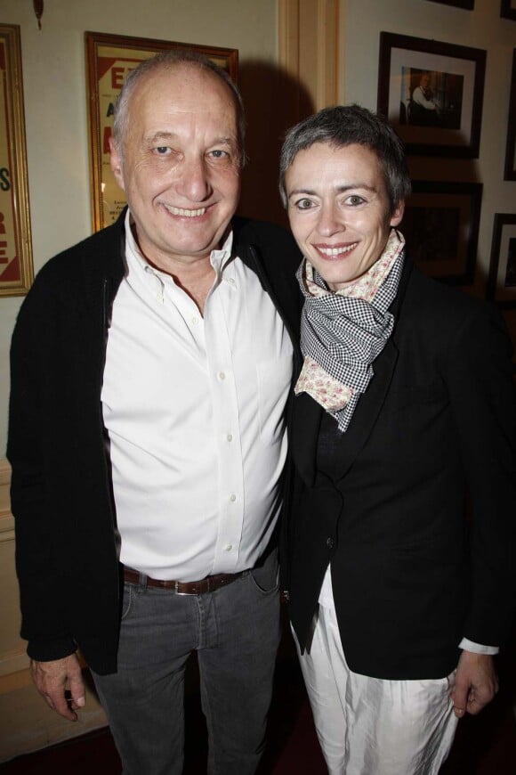 François Berléand et sa compagne Alexia Stresi à la générale de Quadrille au Théâtre Edouard-VII, à Paris, le 12 décembre 2011.