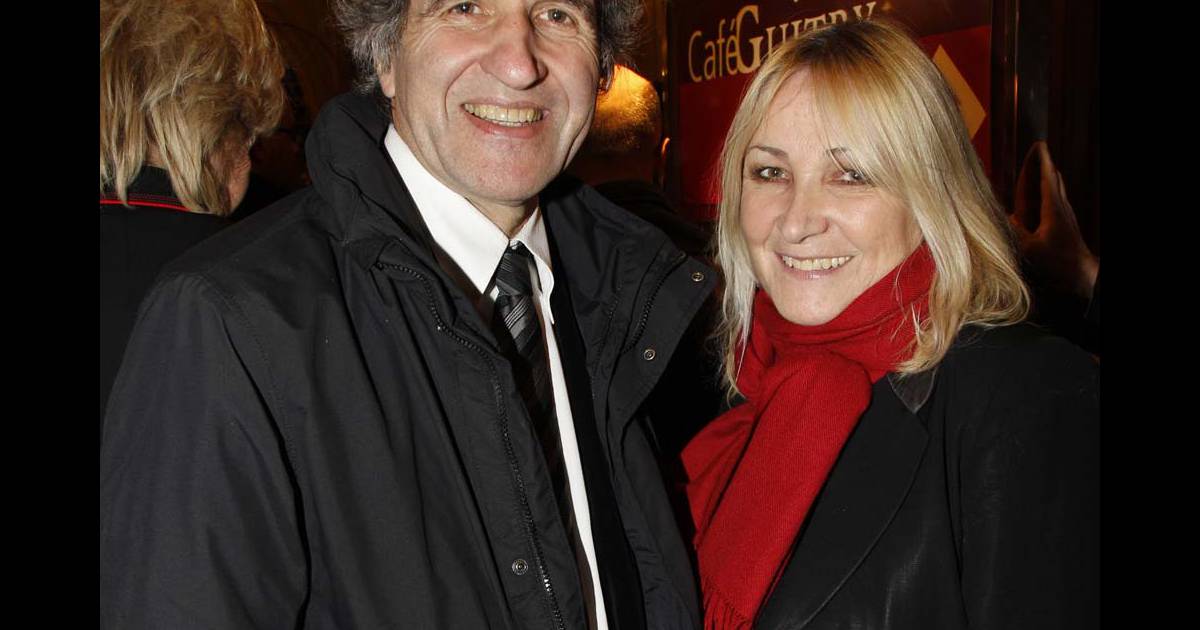 Julie et Gérard Leclerc à la générale de Quadrille au Théâtre Edouard-VII, à Paris, le 12 ...