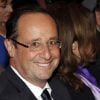 François Hollande et Valérie Trierweiler à la générale de Quadrille au Théâtre Edouard-VII, à Paris, le 12 décembre 2011. La candidat socialiste est visiblement ravi de prendre un peu de bon temps. 