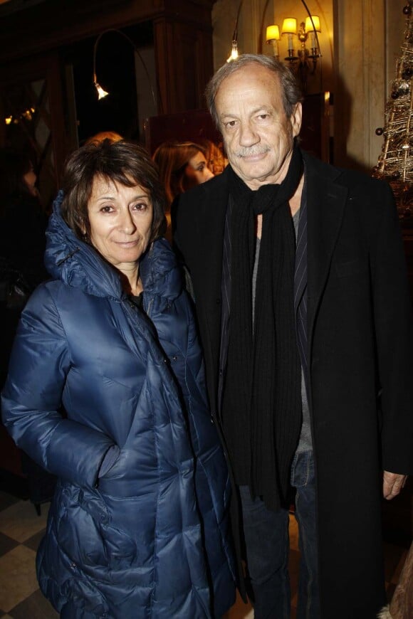 Patrick Chesnais et son épouse Josiane Stoléru à la générale de Quadrille au Théâtre Edouard-VII, à Paris, le 12 décembre 2011.
