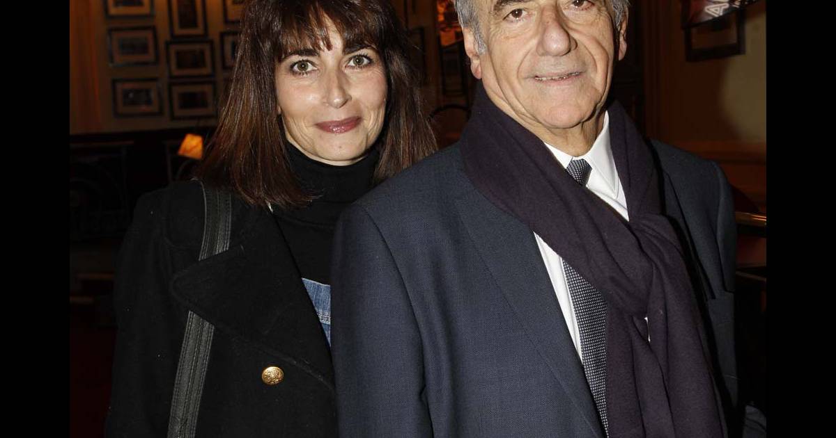 JeanPierre Elkabbach et sa fille Emmanuelle à la générale de Quadrille au Théâtre EdouardVII JeanPierre Elkabbach et sa fille Emmanuelle à la générale de Quadrille au Théâtre EdouardVII