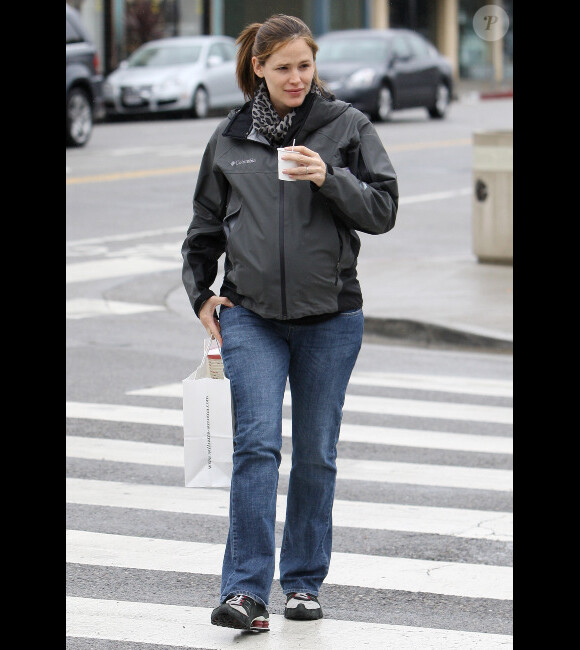 Jennifer Garner, enceinte, fait des courses à Los Angeles, le 12 décembre 2011