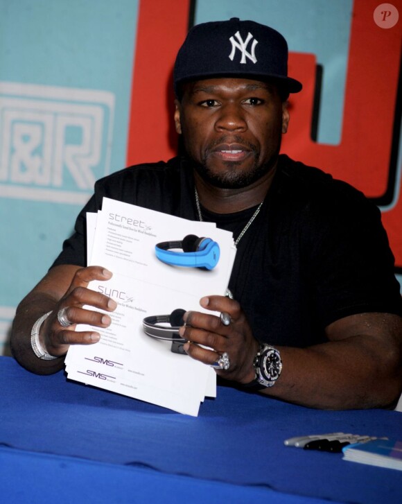 50 Cent lance sa gamme de casques audio sans fil Street by 50 et Sync by 50, à New York le 15 décembre 2011