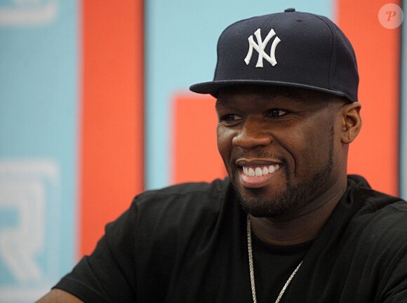50 Cent présente ses casques audio sans fil Street by 50 et Sync by 50, à New York le 15 décembre 2011