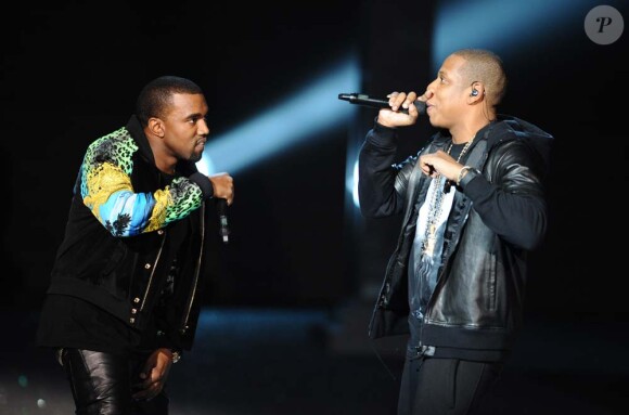 Jay-Z et Kanye West se produisent au défilé Victoria's Secret à New York, le 9 novembre 2011.
