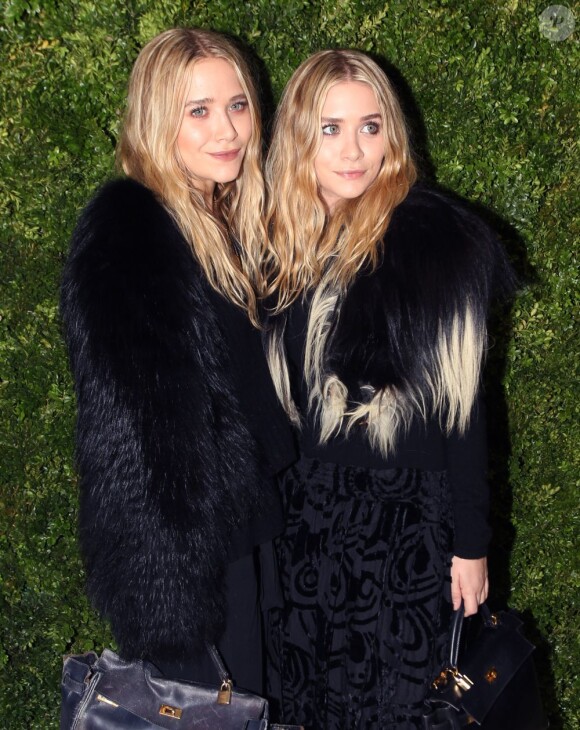 Les jumelles Mary-Kate et Ashley Olsen à New York, le 15 novembre 2010.