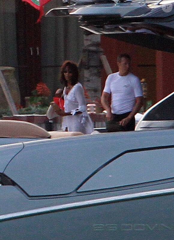 Les deux amoureux Naomi Campbell et Vladislav Doronin sur le yacht du businessman à Miami, le 24 décembre 2011.