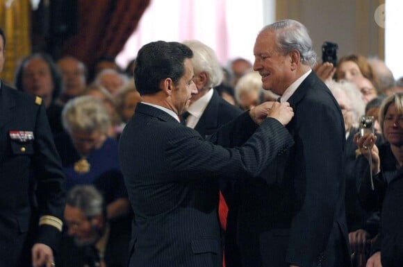 Nicolas Sarkozy décorait déjà Maurice Herzog en avril 2008.