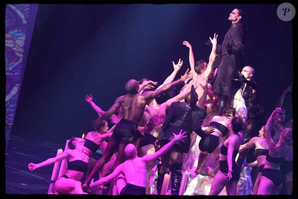 Dernière représentation parisienne au Palais des Sports de Dracula, l'amour plus fort que la mort, le 1er janvier 2012. Le spectacle part désormais en tournée...