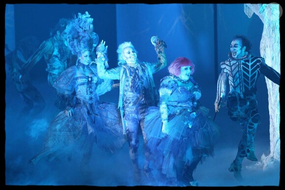 Dernière représentation parisienne au Palais des Sports de Dracula, l'amour plus fort que la mort, le 1er janvier 2012. Le spectacle part désormais en tournée...