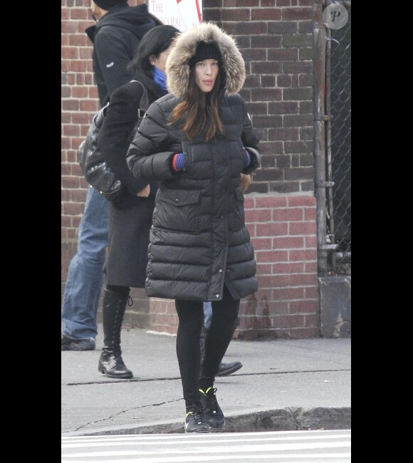 Liv Tyler frigorifiée dans le froid new yorkais le 6 janvier 2012 sur l'île de Manhattan