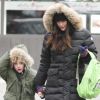 Liv Tyler et son fils Milo en eskimos sur le chemin de l'école dans le froid new yorkais le 6 janvier 2012 sur l'île de Manhattan