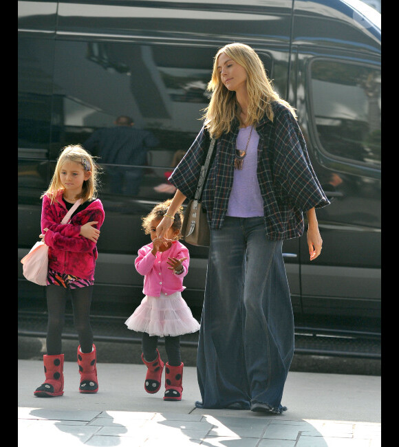 Heidi Klum et ses adorables fillettes Leni et Lou à Brentwood le 7 janvier 2012