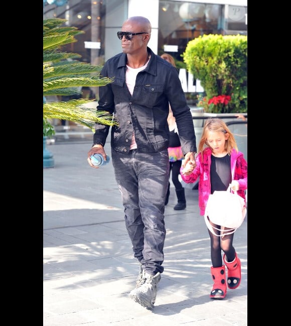 Seal avec sa fille Leni à Brentwood le 7 janvier 2012