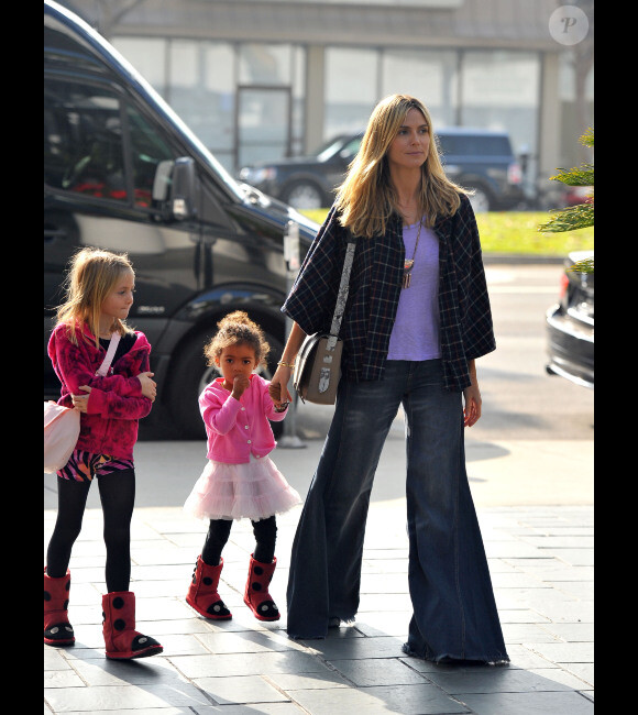 Heidi Klum et ses adorables fillettes Leni et Lou à Brentwood le 7 janvier 2012