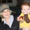 Amy Poehler et son fils Abel, de sortie à Los Angeles pour effectuer quelques courses, le 7 janvier 2012.