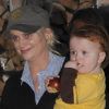 Amy Poehler et son fils Abel sont allés faire des courses à Los Angeles, le 7 janvier 2012.