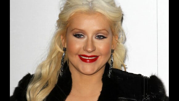 Christina Aguilera : Les critiques sur ses rondeurs, elle s'assoit dessus